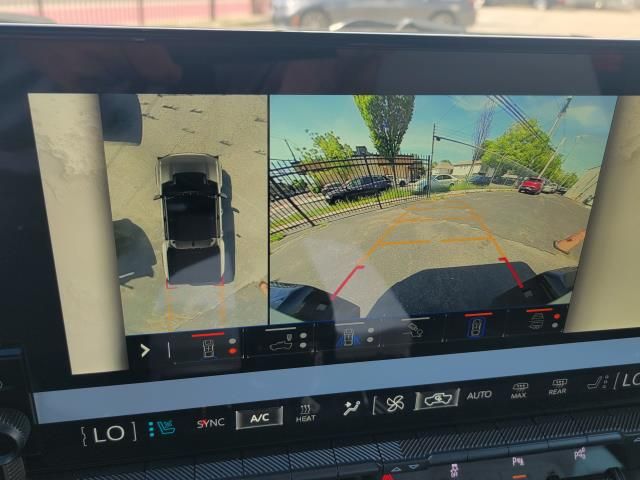 Vehicle image 11 of 17