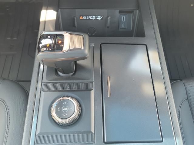 Vehicle image 16 of 17