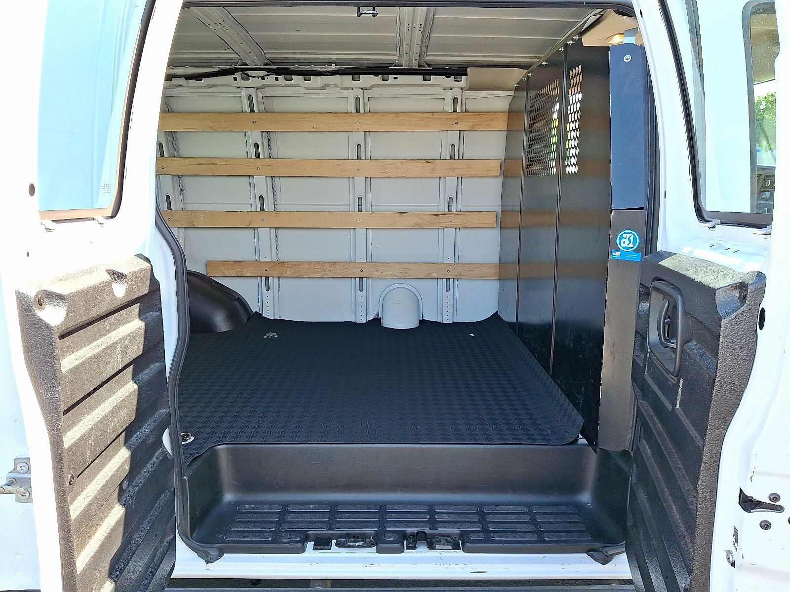 Vehicle image 10 of 30