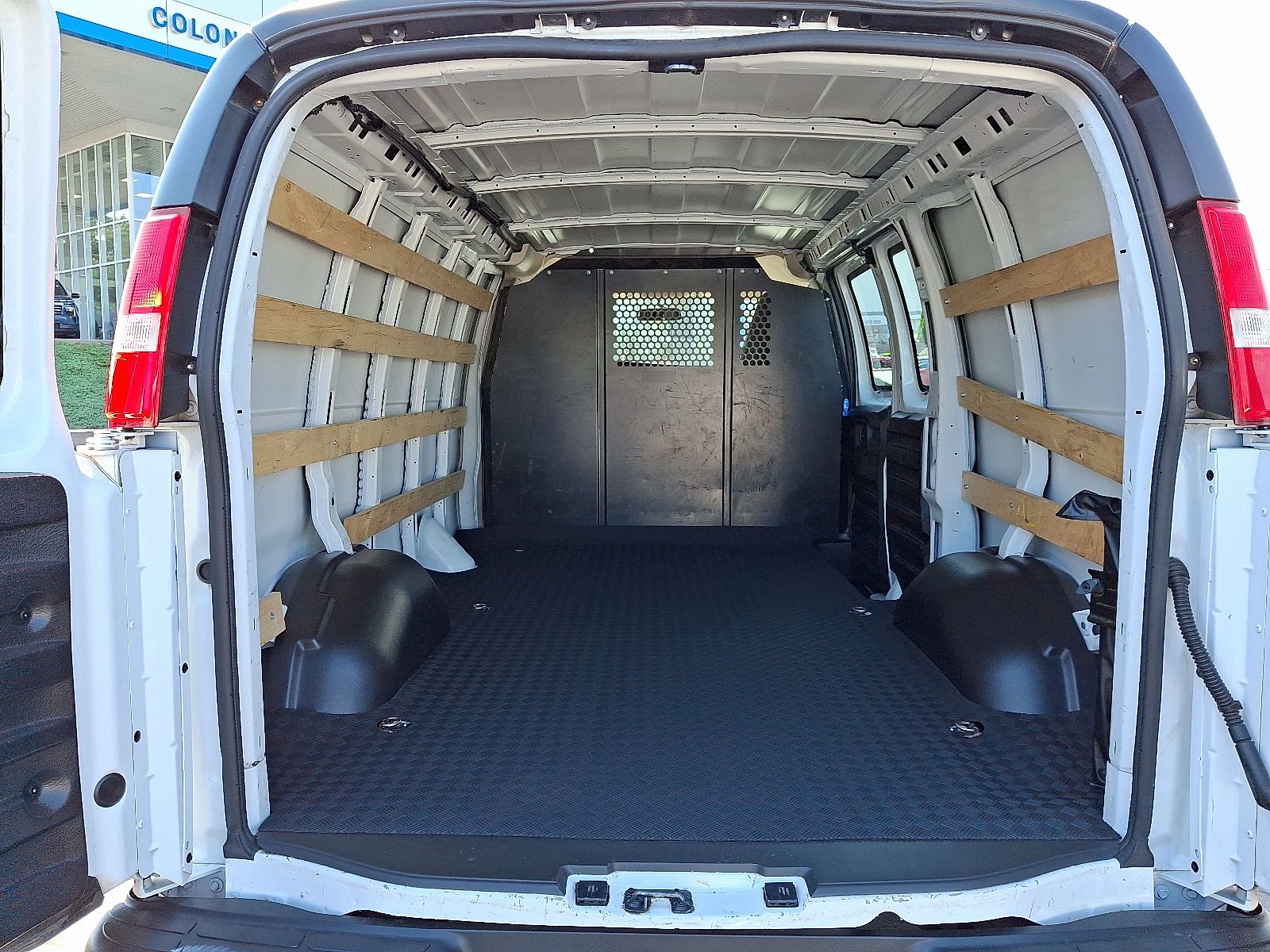Vehicle image 9 of 30