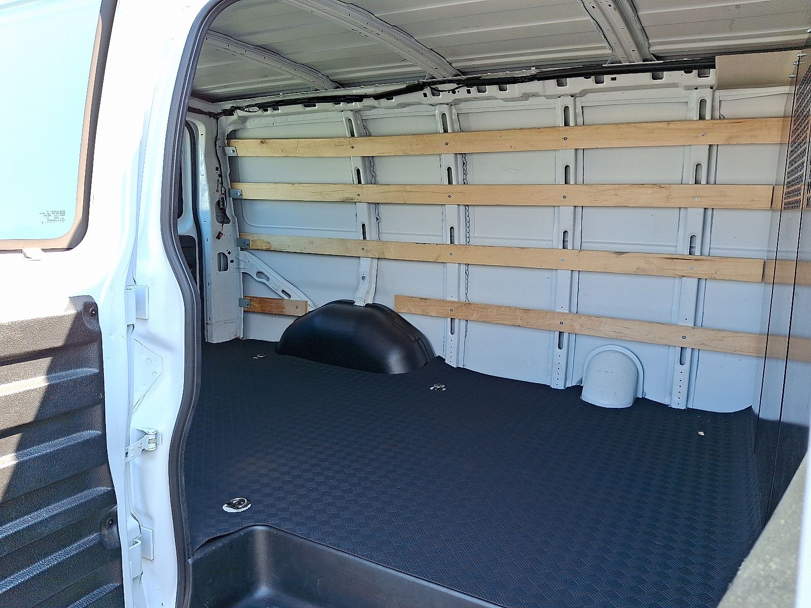 Vehicle image 11 of 30