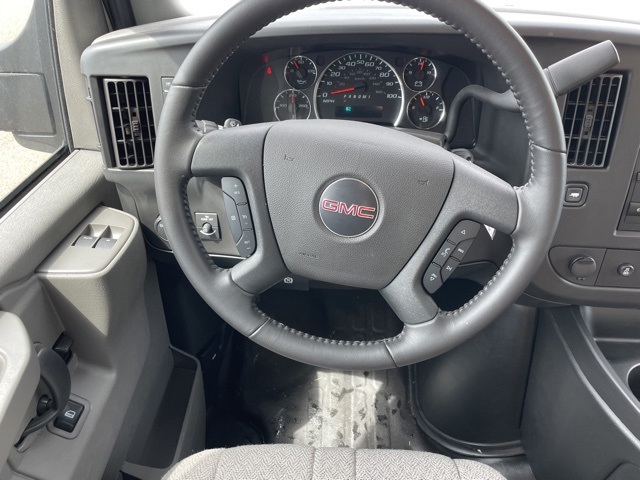 Vehicle image 14 of 16