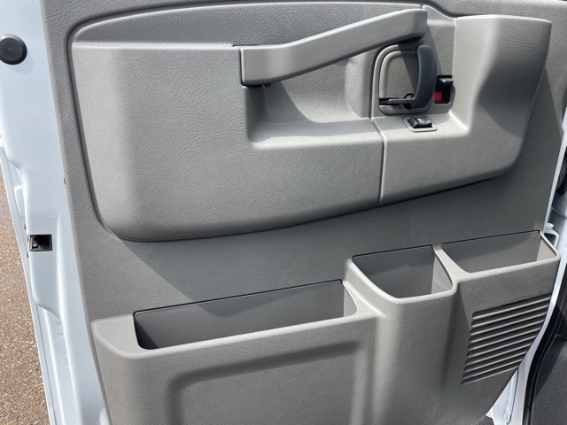 Vehicle image 13 of 16