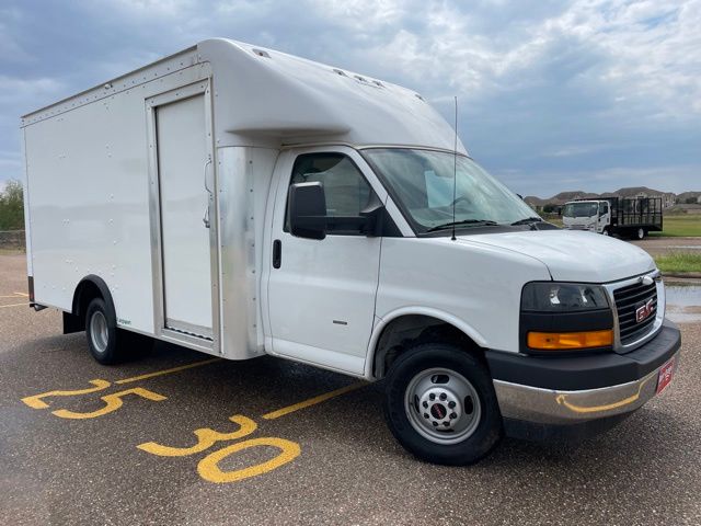 2023 GMC Savana Base Image 3 of 16