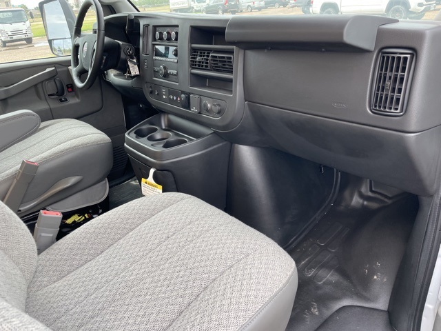 Vehicle image 11 of 16