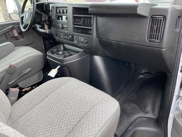 Vehicle image 16 of 19