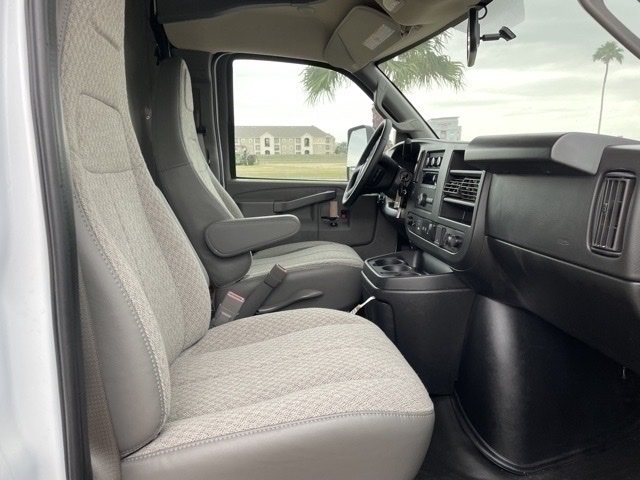 Vehicle image 18 of 19