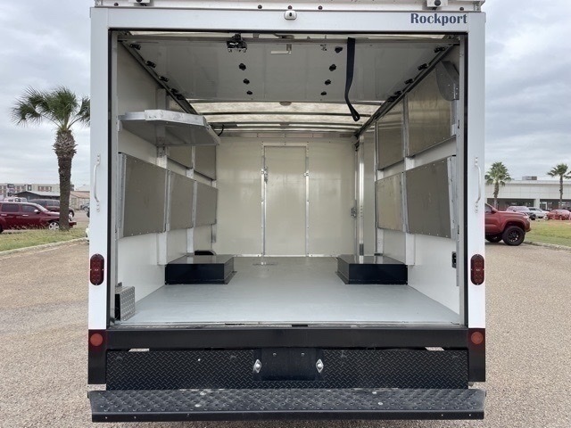 Vehicle image 9 of 19