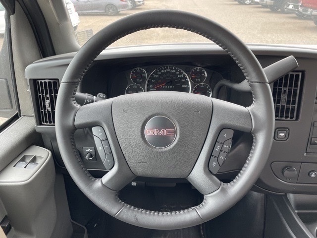 Vehicle image 13 of 19
