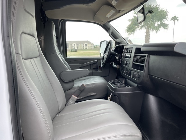 Vehicle image 10 of 18