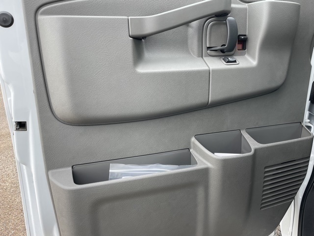 Vehicle image 14 of 18