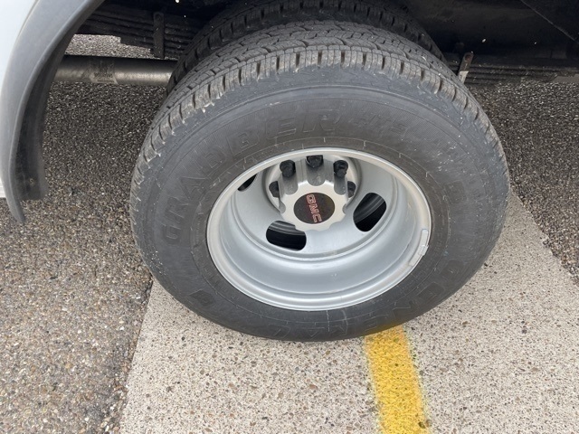 Vehicle image 13 of 18