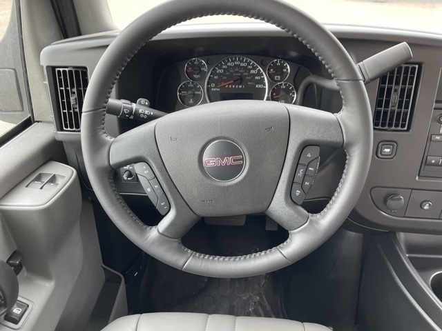 Vehicle image 15 of 18