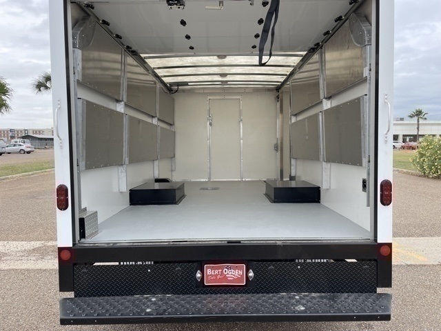Vehicle image 11 of 18
