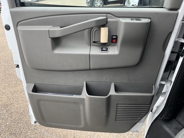 Vehicle image 19 of 21