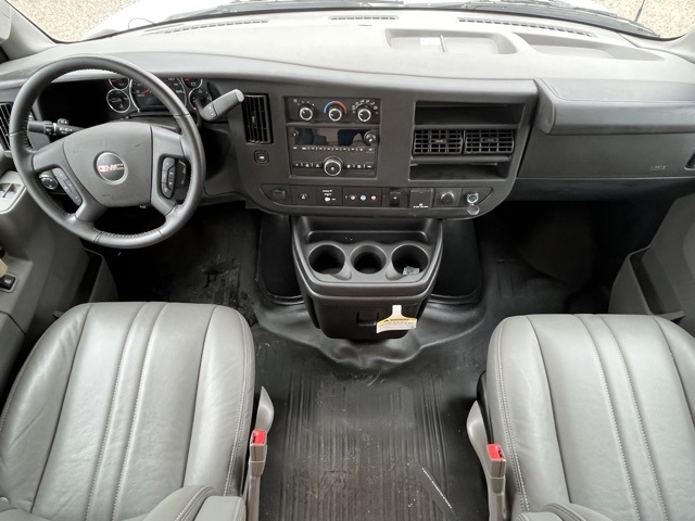 Vehicle image 13 of 21