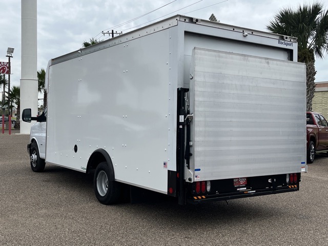 Vehicle image 5 of 21