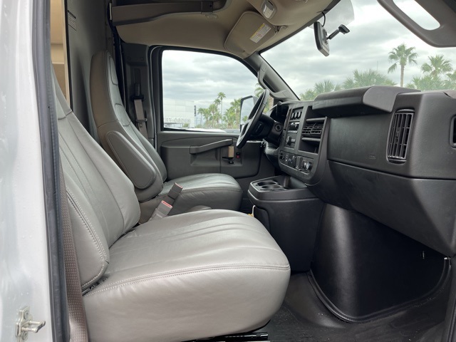 Vehicle image 18 of 21