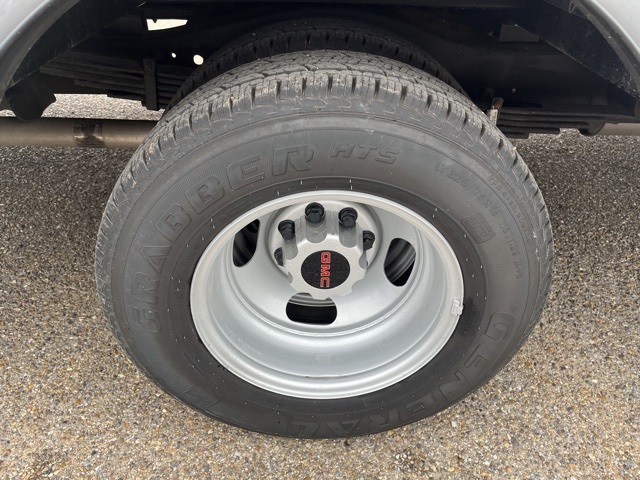 Vehicle image 8 of 21