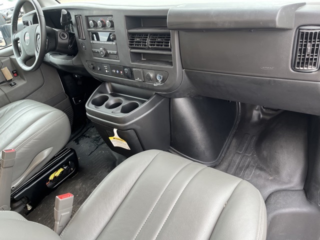 Vehicle image 17 of 21
