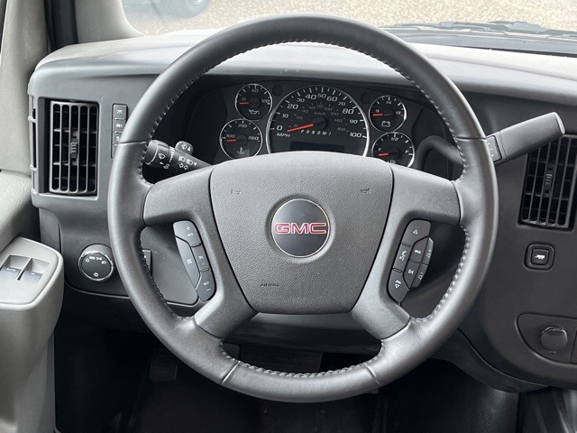 Vehicle image 14 of 21