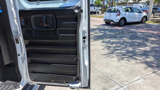 Vehicle image 13 of 29