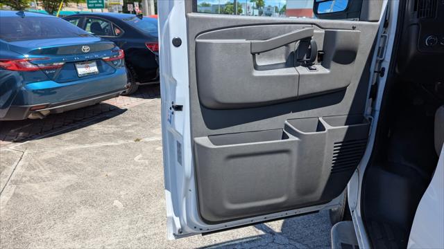 Vehicle image 23 of 29