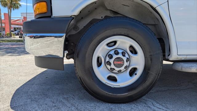 Vehicle image 10 of 29