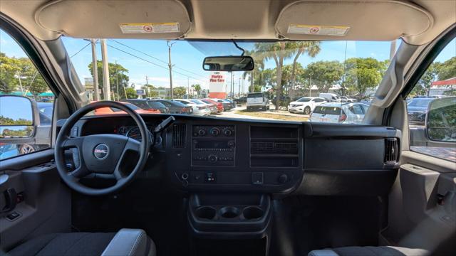 Vehicle image 17 of 29