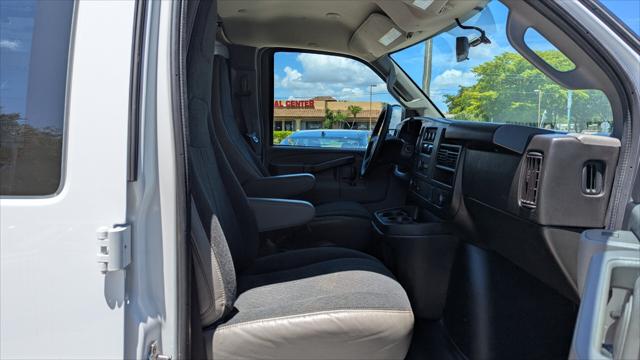Vehicle image 14 of 29