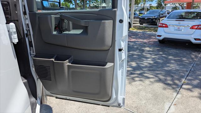 Vehicle image 16 of 29