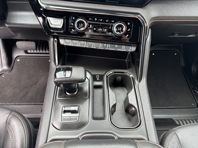 Vehicle image 24 of 32