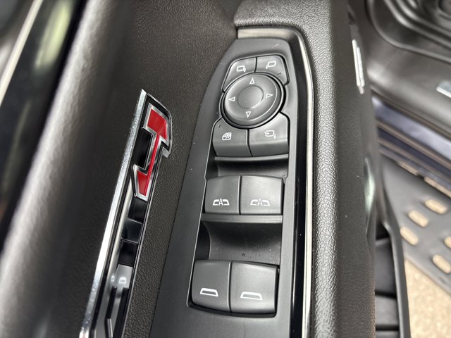 Vehicle image 28 of 32