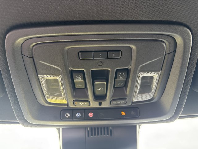 Vehicle image 26 of 32