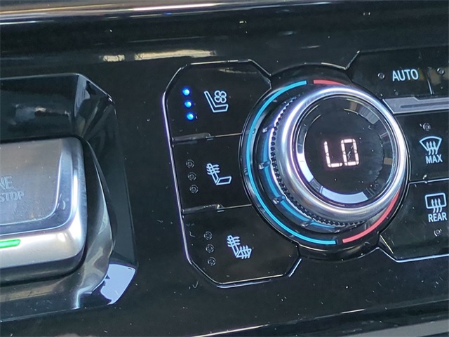 2023 GMC Sierra 1500 AT4 Image 27 of 35