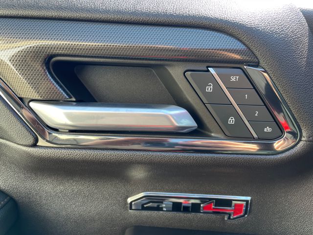Vehicle image 26 of 43