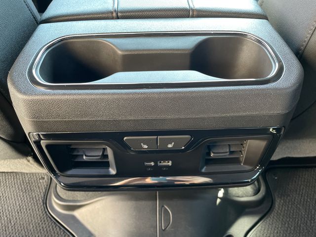 Vehicle image 20 of 43