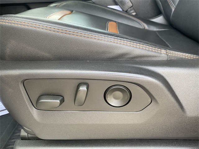 Vehicle image 23 of 24