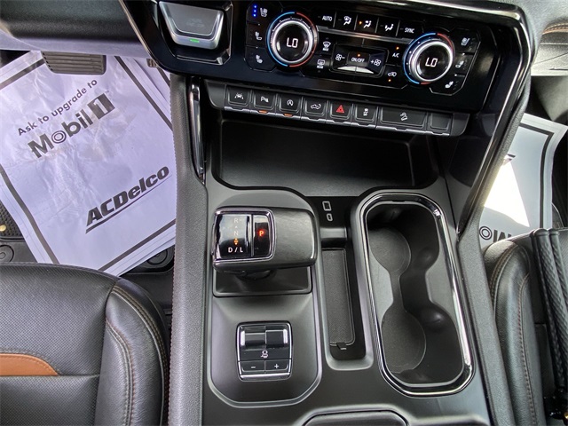 Vehicle image 17 of 24