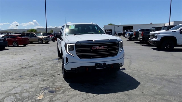 Vehicle image 3 of 24