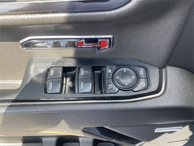 Vehicle image 22 of 24
