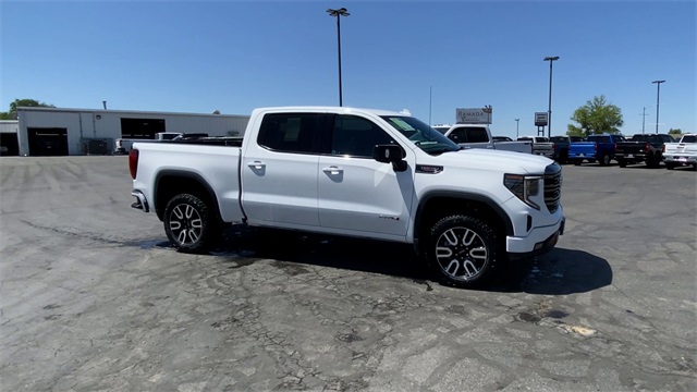 Vehicle image 4 of 24