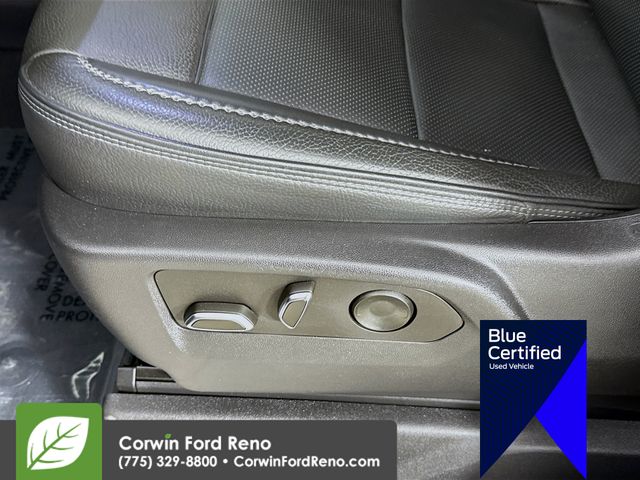 Vehicle image 21 of 42