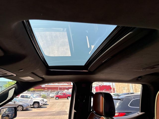 Vehicle image 16 of 34