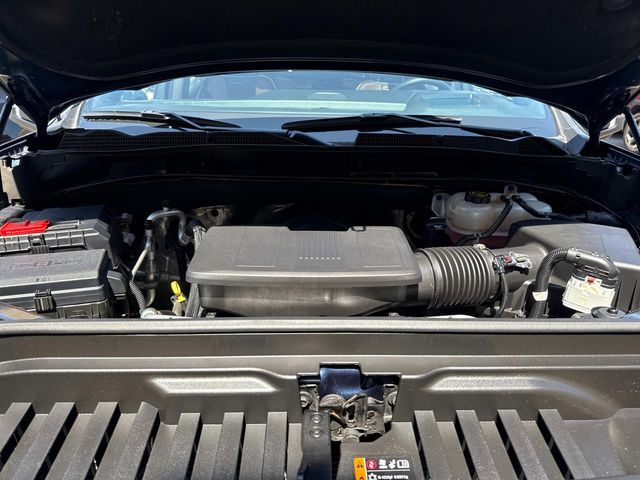 Vehicle image 8 of 34