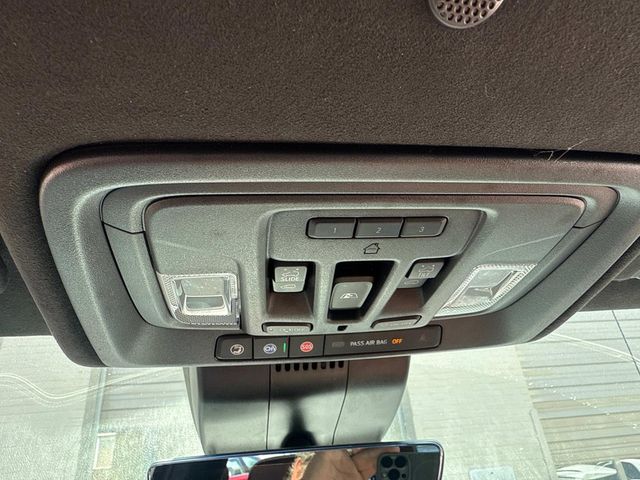 Vehicle image 33 of 34