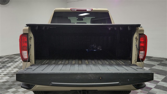 Vehicle image 11 of 26