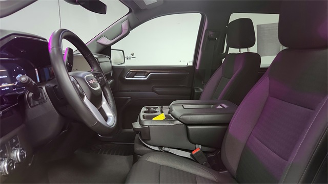 Vehicle image 17 of 26