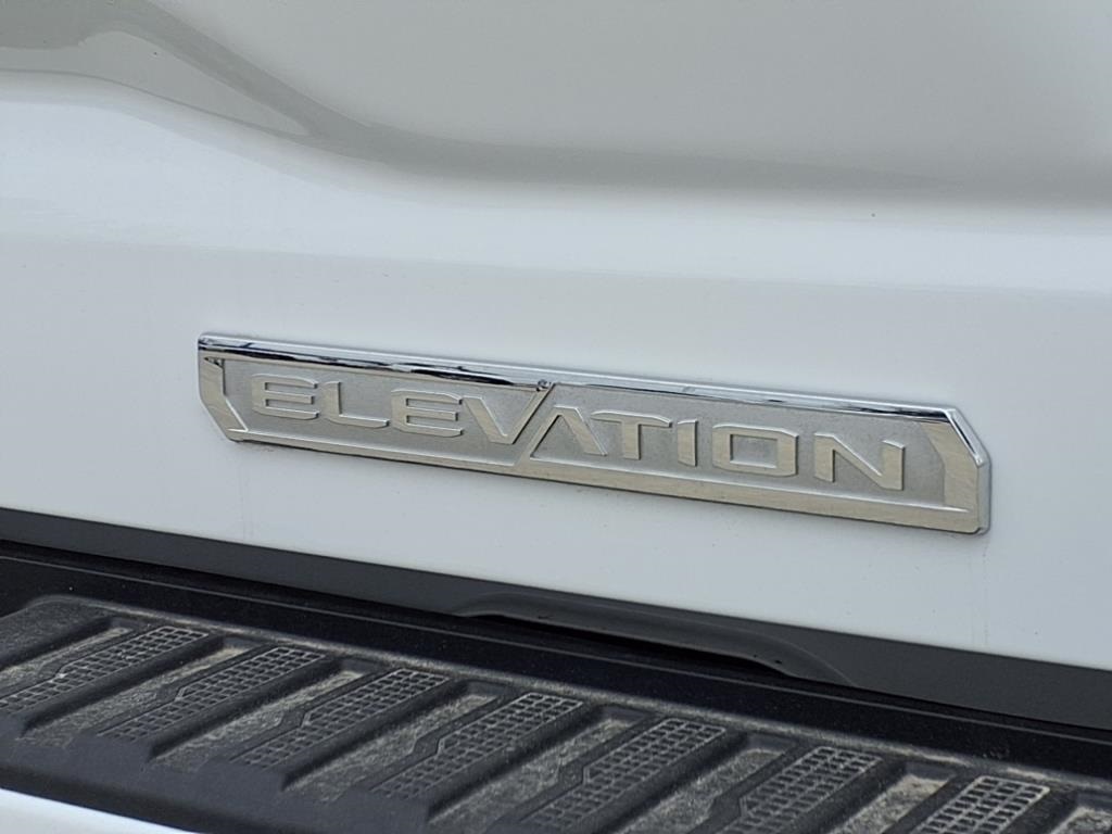 Vehicle image 11 of 23