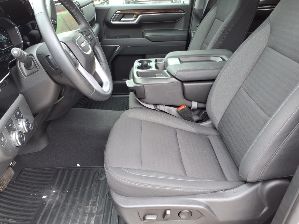 Vehicle image 15 of 23